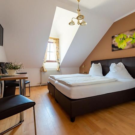 Hotel Weingut Burger à Kalladorf Extérieur photo
