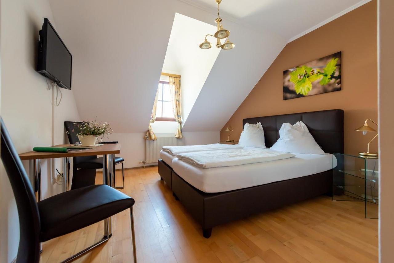 Hotel Weingut Burger à Kalladorf Extérieur photo
