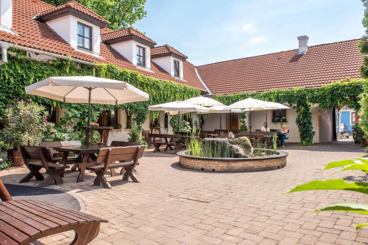 Hotel Weingut Burger à Kalladorf Extérieur photo